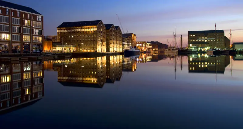 C&oacute; một Gloucester cổ k&iacute;nh b&ecirc;n bờ s&ocirc;ng Severn 3