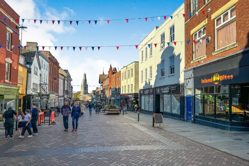 C&oacute; một Gloucester cổ k&iacute;nh b&ecirc;n bờ s&ocirc;ng Severn 7