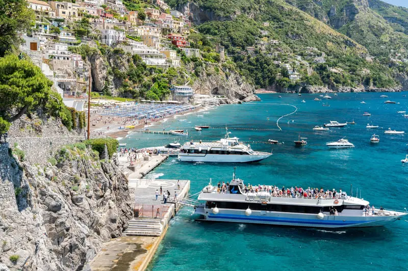 C&oacute; một l&agrave;ng biển Positano y&ecirc;n b&igrave;nh b&ecirc;n bờ biển Amalfi 3