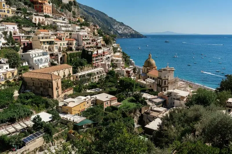 C&oacute; một l&agrave;ng biển Positano y&ecirc;n b&igrave;nh b&ecirc;n bờ biển Amalfi 5