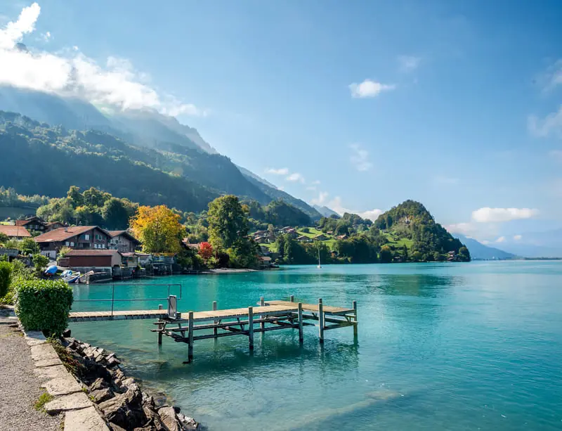 C&oacute; một n&agrave;ng thơ Iseltwald b&ecirc;n hồ Brienz l&atilde;ng mạn 6