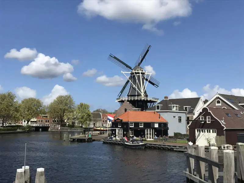 C&oacute; một th&agrave;nh phố Haarlem xinh đẹp giữa l&ograve;ng H&agrave; Lan 5