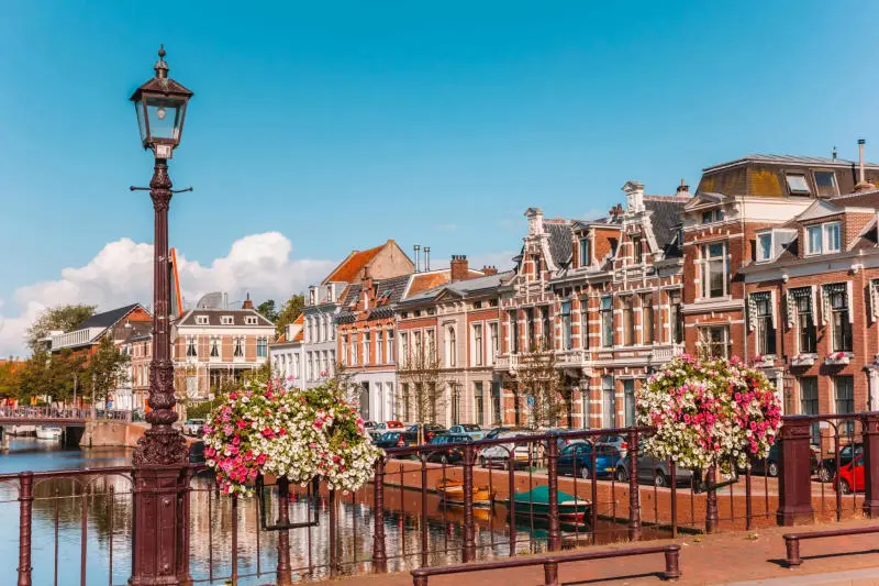 C&oacute; một th&agrave;nh phố Haarlem xinh đẹp giữa l&ograve;ng H&agrave; Lan 7