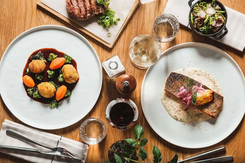 Covent Garden: &lsquo;Khu vườn&rsquo; mua sắm v&agrave; giải tr&iacute; sầm uất London 9