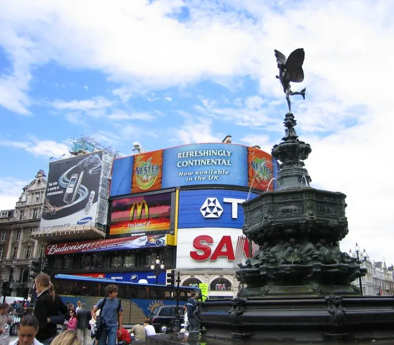 Đại lộ Piccadilly Circus: Giao lộ thế giới tại London 5