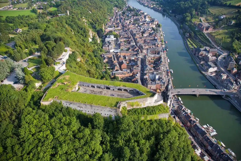 Dạo bước ở th&agrave;nh phố Namur: Vi&ecirc;n ngọc v&ugrave;ng Wallonia nước Bỉ 7