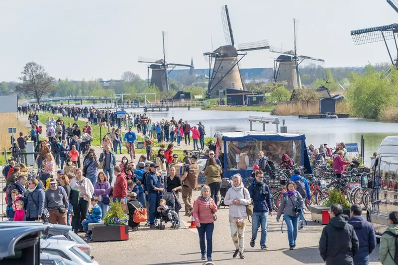 Đến Kinderdijk chi&ecirc;m ngưỡng vẻ đẹp bất tận của cối xay gi&oacute; H&agrave; Lan 3