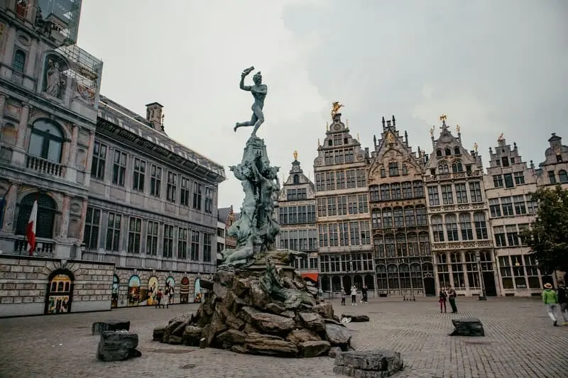 Du lịch Antwerp, vi&ecirc;n kim cương lấp l&aacute;nh giữa l&ograve;ng nước Bỉ 4