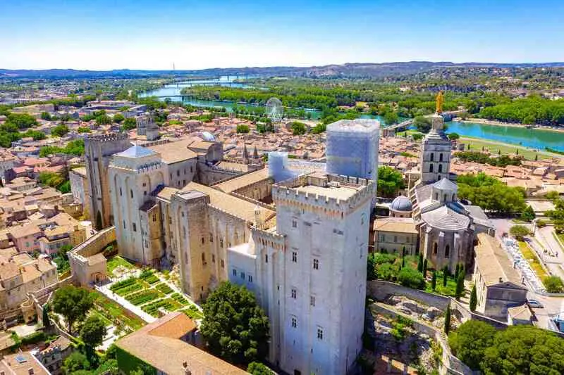 Du lịch Avignon khám phá cuộc sống bình yên và thơ mộng 2