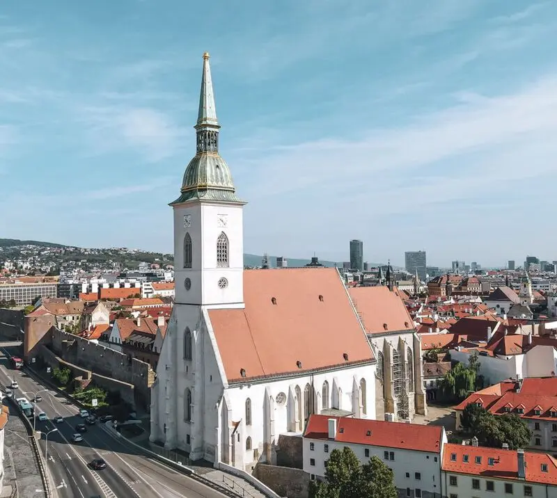 Du lịch Bratislava, kh&aacute;m ph&aacute; th&agrave;nh phố cổ k&iacute;nh của Slovakia 6