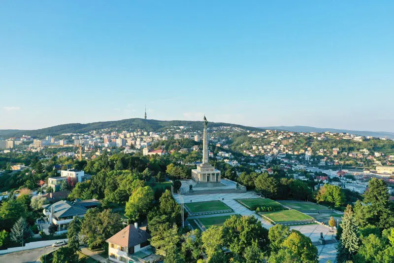 Du lịch Bratislava, kh&aacute;m ph&aacute; th&agrave;nh phố cổ k&iacute;nh của Slovakia 3