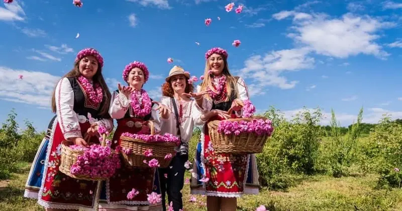 Du lịch Bulgaria, t&igrave;m về bức tranh một tho&aacute;ng hồng hoa 15