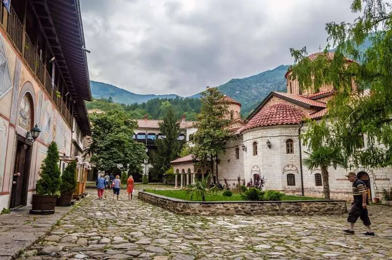 Du lịch Bulgaria, t&igrave;m về bức tranh một tho&aacute;ng hồng hoa 13