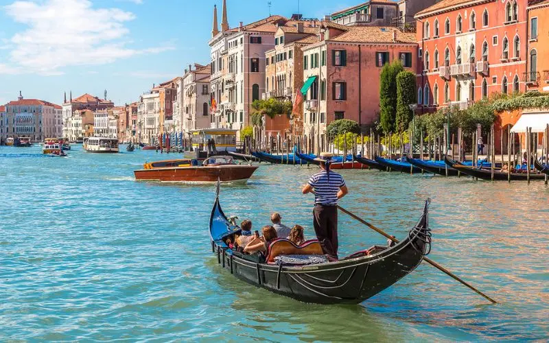 Du lịch đến th&agrave;nh phố Venice: Nơi t&igrave;nh y&ecirc;u bắt đầu 4
