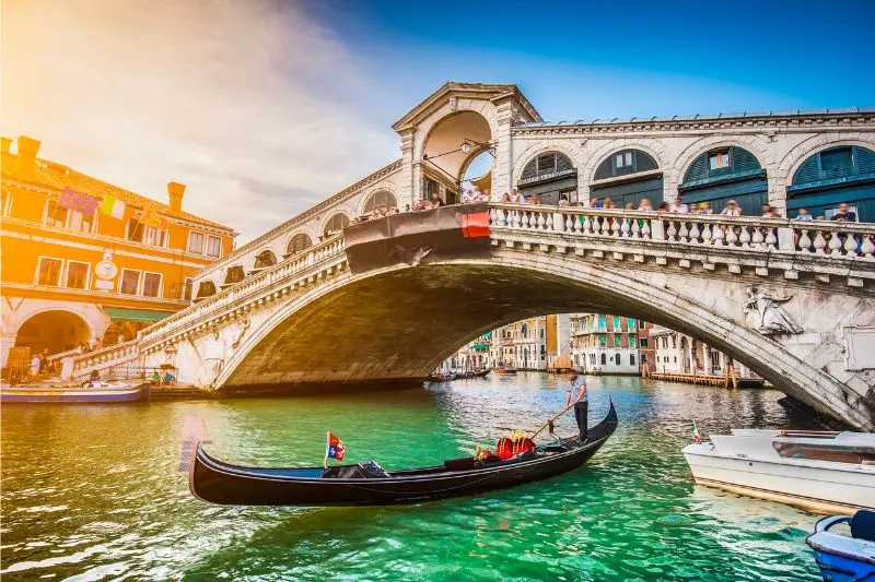Du lịch đến th&agrave;nh phố Venice: Nơi t&igrave;nh y&ecirc;u bắt đầu 7