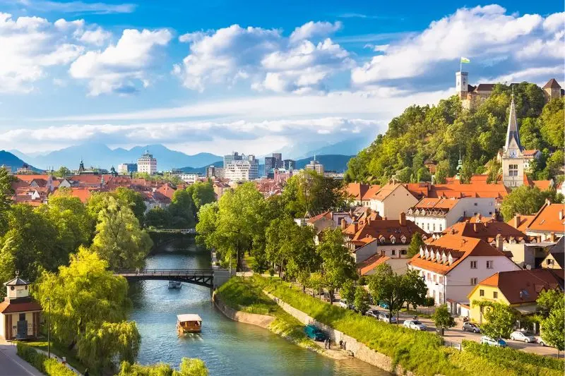 Du lịch Đ&ocirc;ng &Acirc;u kh&aacute;m ph&aacute; nền văn h&oacute;a vượt qua lịch sử thăng trầm 4