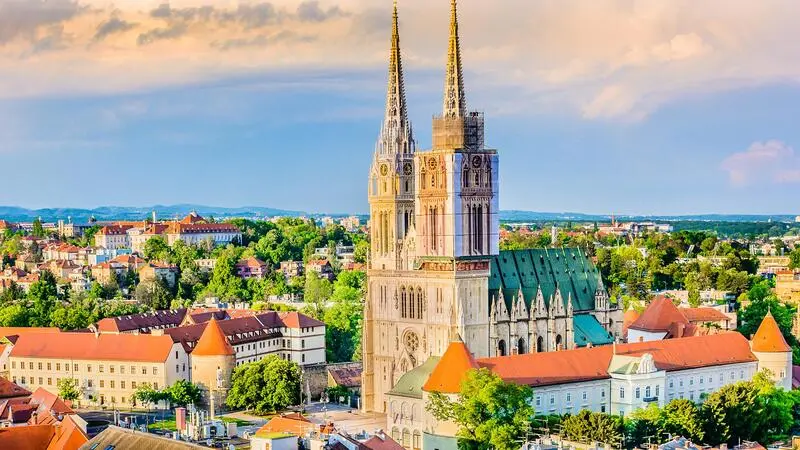 Du lịch Zagreb kh&aacute;m ph&aacute; tr&aacute;i tim cổ k&iacute;nh của Croatia 12