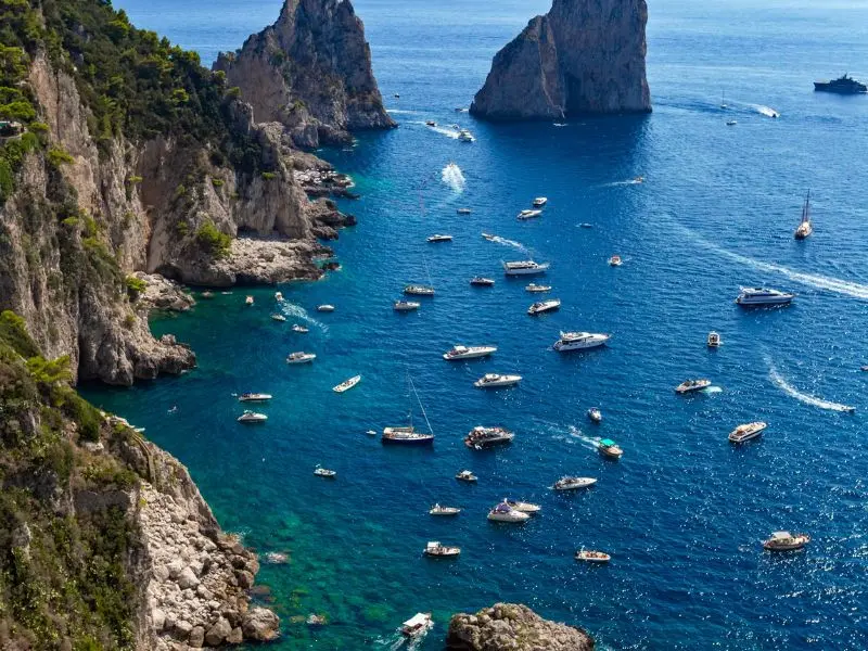 Hành trình khám phá thành phố cảng Naples cổ kính của Ý 8
