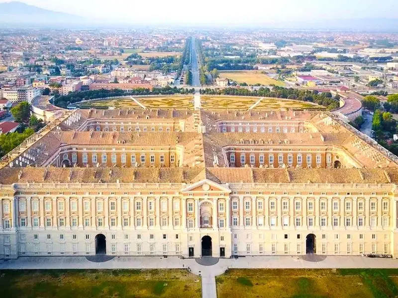 Hành trình khám phá thành phố cảng Naples cổ kính của Ý 11