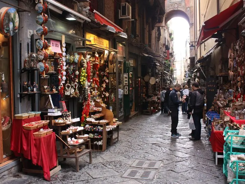 Hành trình khám phá thành phố cảng Naples cổ kính của Ý 4