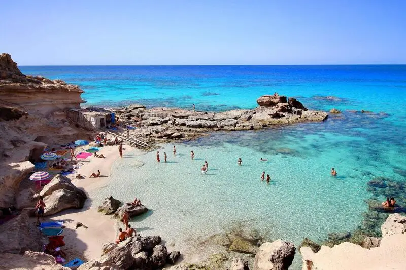 Ibiza, T&acirc;y Ban Nha: H&ograve;n đảo của hai sắc th&aacute;i b&igrave;nh y&ecirc;n m&agrave; sống động 7