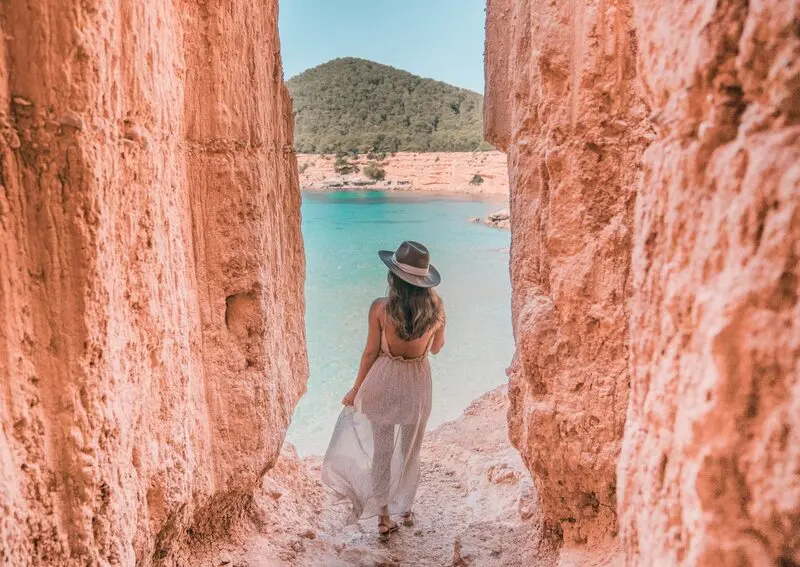 Ibiza, T&acirc;y Ban Nha: H&ograve;n đảo của hai sắc th&aacute;i b&igrave;nh y&ecirc;n m&agrave; sống động 3