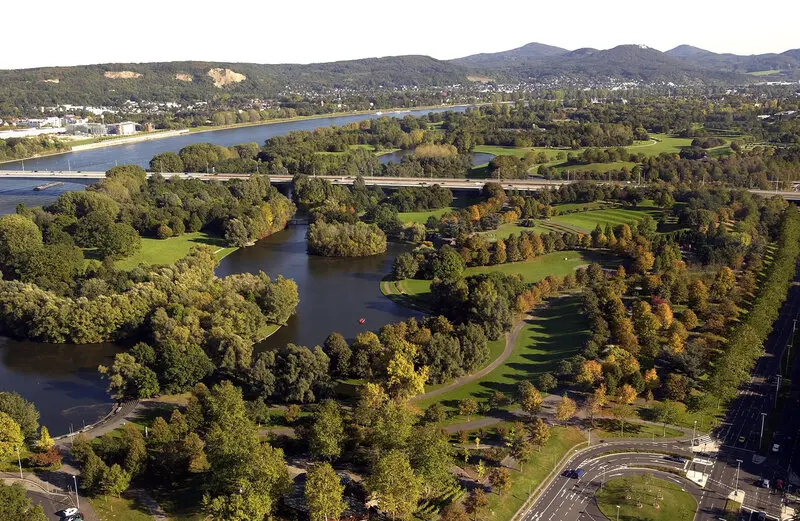 Kh&aacute;m ph&aacute; Bonn, thị trấn nhỏ b&ecirc;n d&ograve;ng s&ocirc;ng Rhine thơ mộng 10