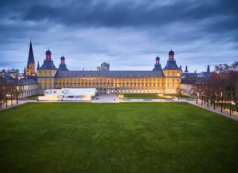 Kh&aacute;m ph&aacute; Bonn, thị trấn nhỏ b&ecirc;n d&ograve;ng s&ocirc;ng Rhine thơ mộng 7