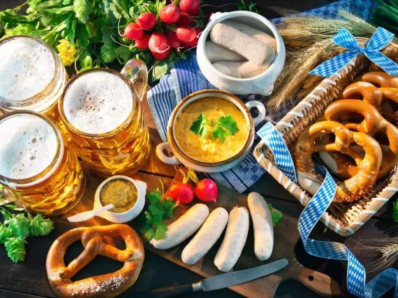 Kh&aacute;m ph&aacute; K&ouml;ln cổ k&iacute;nh b&ecirc;n d&ograve;ng s&ocirc;ng Rhine, Đức 13