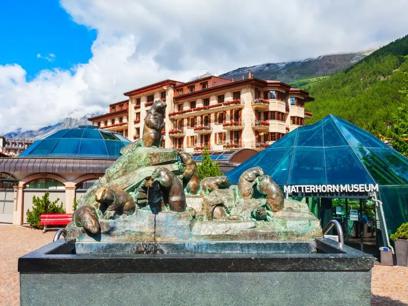 Kh&aacute;m ph&aacute; ng&ocirc;i l&agrave;ng Zermatt cổ k&iacute;nh dưới ch&acirc;n n&uacute;i Matterhorn 8