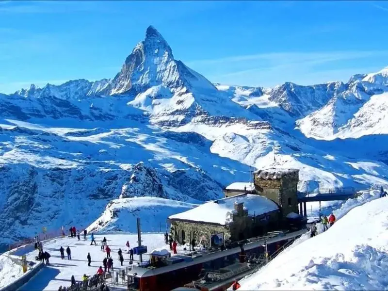 Kh&aacute;m ph&aacute; ng&ocirc;i l&agrave;ng Zermatt cổ k&iacute;nh dưới ch&acirc;n n&uacute;i Matterhorn 9
