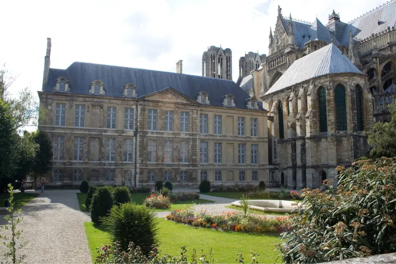 Kh&aacute;m ph&aacute; Reims: Th&agrave;nh phố của c&aacute;c vị vua 5