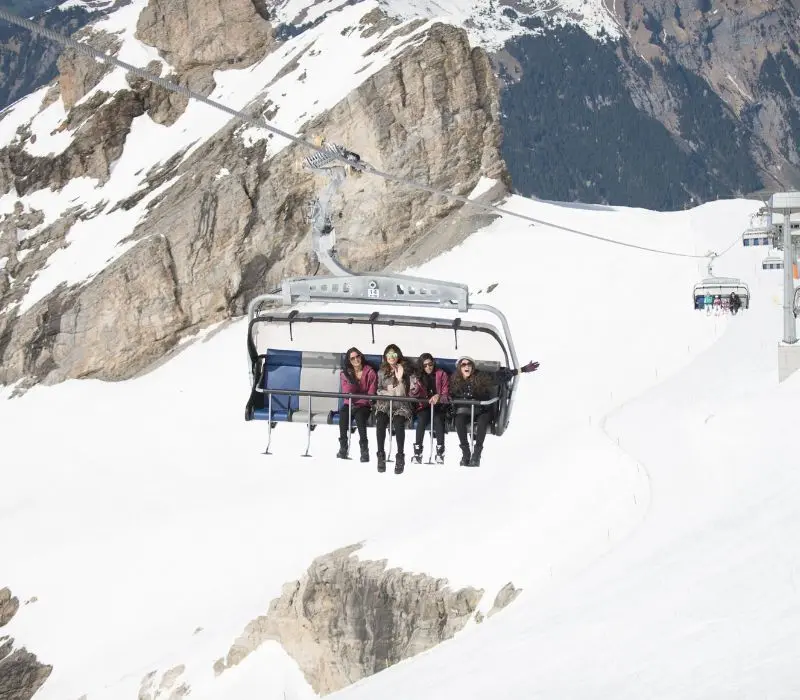 Kinh nghiệm tham quan n&uacute;i tuyết Titlis, thi&ecirc;n đường tại Thụy Sĩ 11