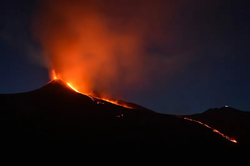 Kỳ quan Etna, ngọn n&uacute;i lửa h&ugrave;ng vĩ bờ Đ&ocirc;ng Sicily 3