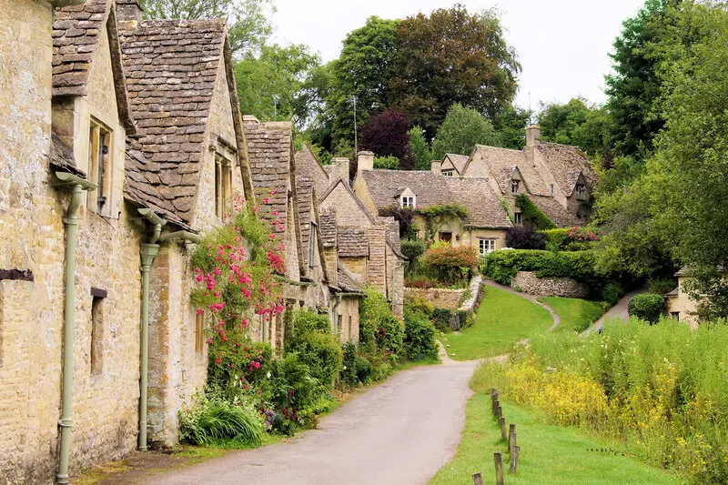 Lạc lối tại l&agrave;ng Bibury thơ mộng giữa v&ugrave;ng Cotswolds nước Anh 2
