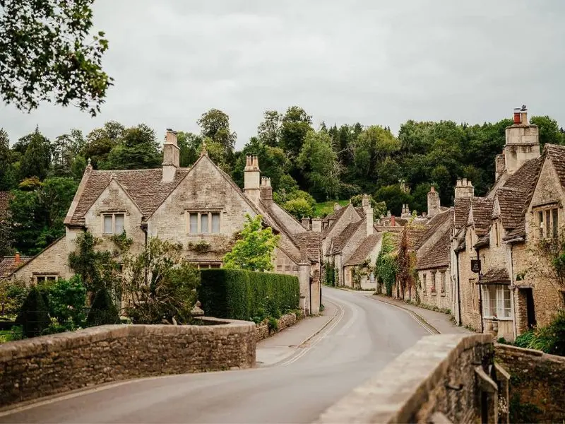 L&agrave;ng cổ Castle Combe: Vi&ecirc;n ngọc cổ t&iacute;ch giữa l&ograve;ng nước Anh 3
