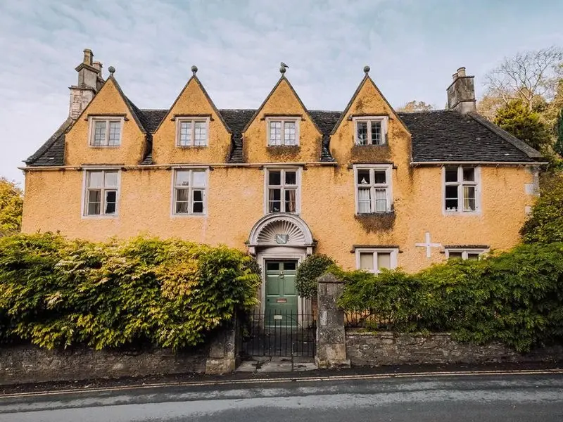 L&agrave;ng cổ Castle Combe: Vi&ecirc;n ngọc cổ t&iacute;ch giữa l&ograve;ng nước Anh 5