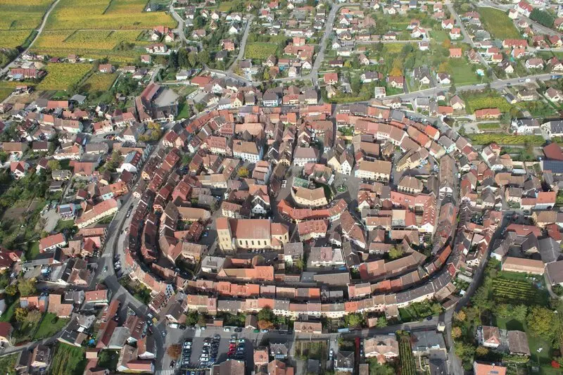 L&agrave;ng Eguisheim đẹp nhất nước Ph&aacute;p tr&ecirc;n tuyến đường rượu vang Alsace 3