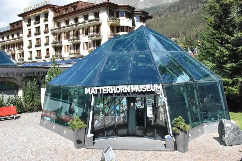 Matterhorn, nóc nhà rực sáng ánh băng tại dãy Alps 6