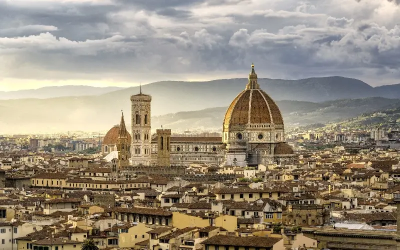 Nh&agrave; thờ Santa Maria del Fiore: Vương cung th&aacute;nh đường tại &Yacute; 8
