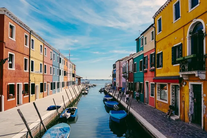 Rực rỡ đảo xanh Burano, thi&ecirc;n đường du lịch cực gần Venice 2