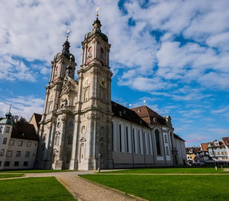 St. Gallen, thị trấn cổ k&iacute;nh với n&eacute;t đẹp b&igrave;nh y&ecirc;n của Thụy Sĩ 7