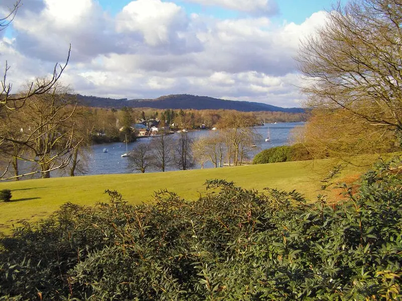 Thi&ecirc;n đường Windermere y&ecirc;n b&igrave;nh b&ecirc;n bờ hồ mộng mơ 8