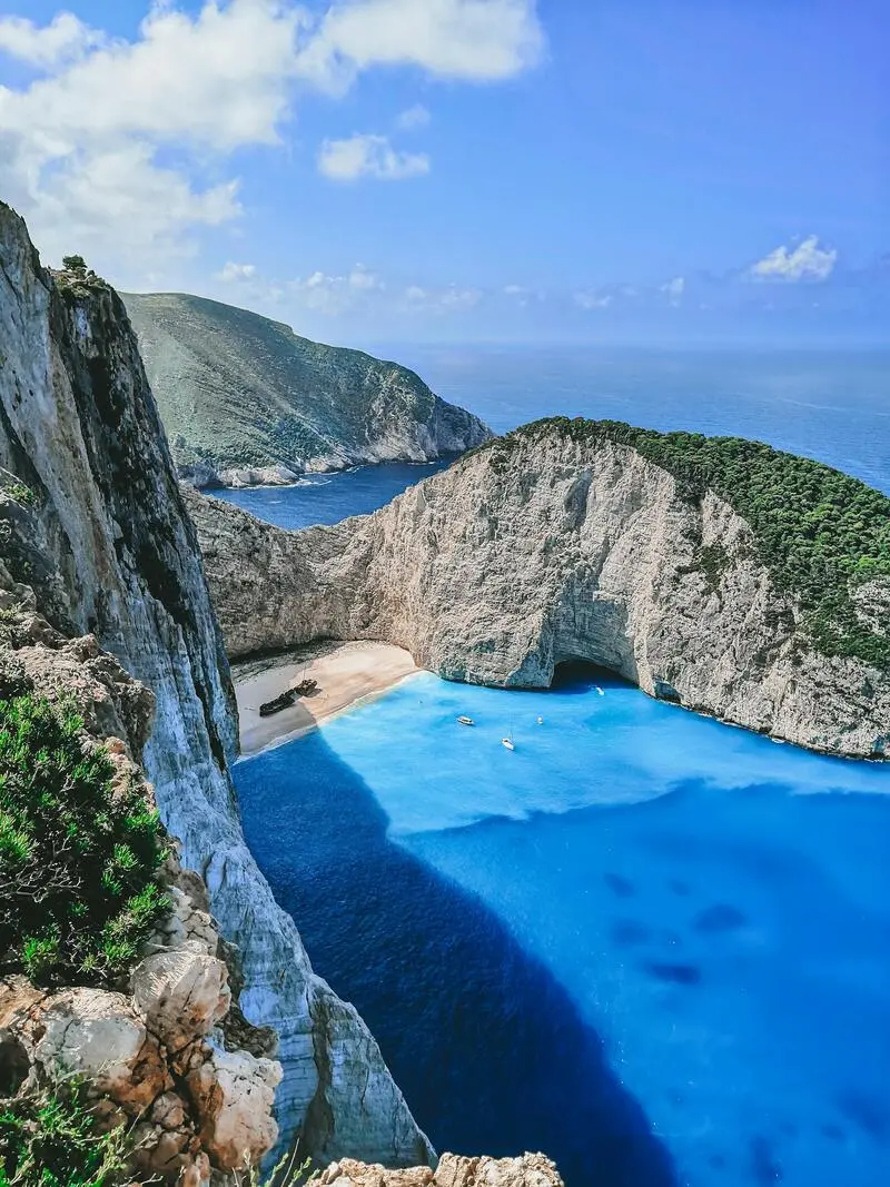 Thưởng l&atilde;m &lsquo;vi&ecirc;n ngọc xanh lam&rsquo; Navagio ngo&agrave;i khơi xa Hy Lạp 6