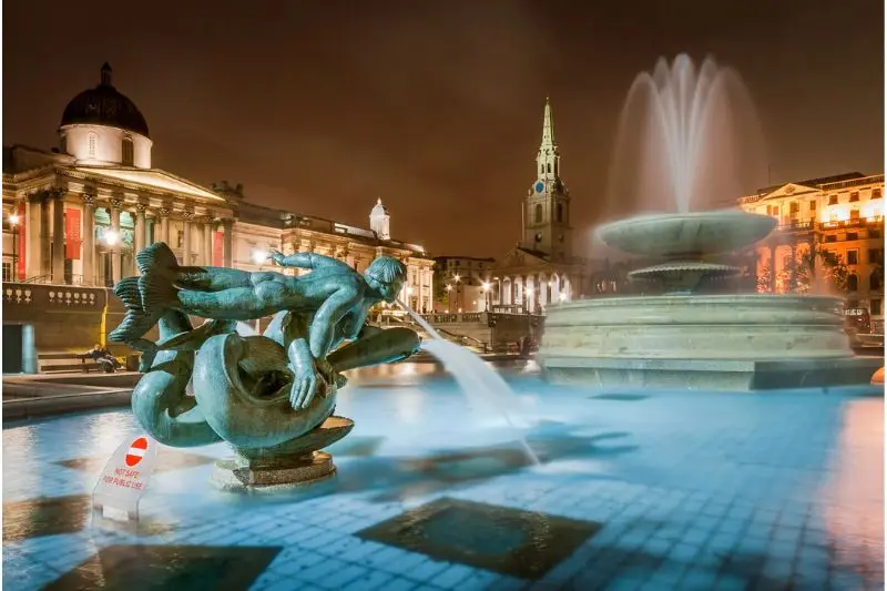 Trafalgar Square, dấu ấn kiến tr&uacute;c nơi tr&aacute;i tim London 4