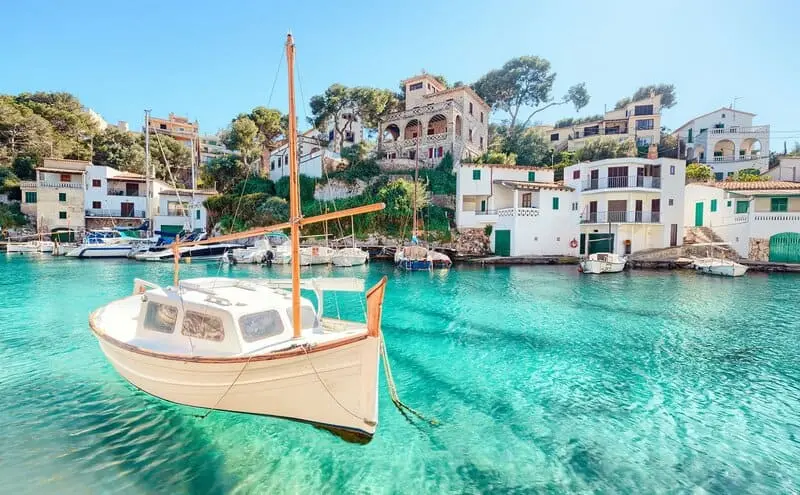 Về miền biển xanh Majorca kh&aacute;m ph&aacute; sắc m&agrave;u Địa Trung Hải 8