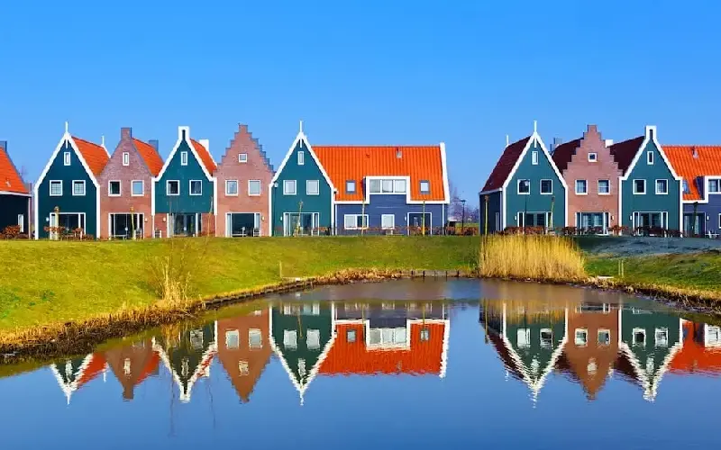 Volendam: Thị trấn ven biển cổ k&iacute;nh v&agrave; quyến rũ của H&agrave; Lan 11