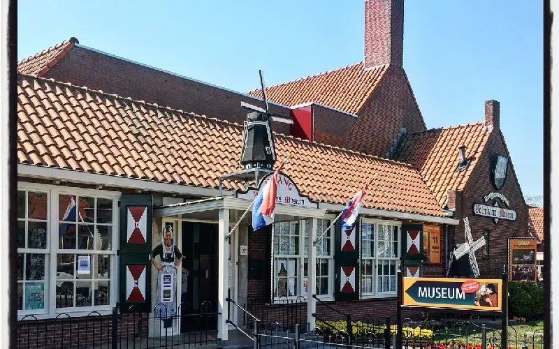 Volendam: Thị trấn ven biển cổ k&iacute;nh v&agrave; quyến rũ của H&agrave; Lan 4
