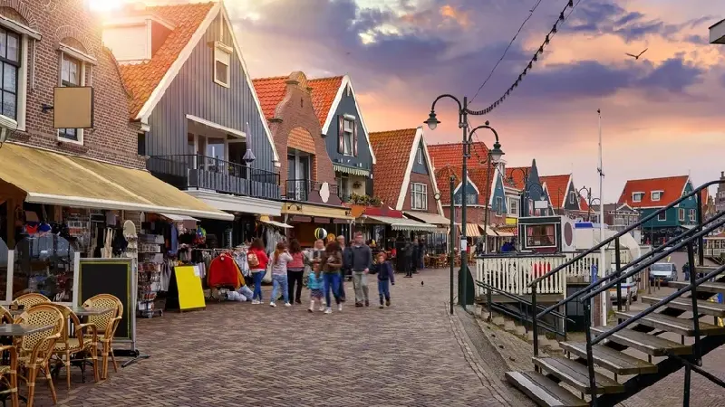 Volendam: Thị trấn ven biển cổ k&iacute;nh v&agrave; quyến rũ của H&agrave; Lan 3