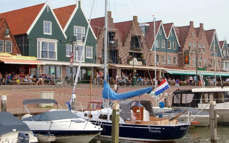Volendam: Thị trấn ven biển cổ k&iacute;nh v&agrave; quyến rũ của H&agrave; Lan 2